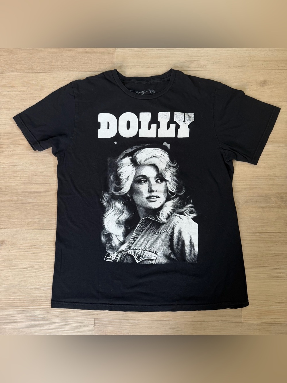 Dolly Graphic Short Sleeve Tee - Black